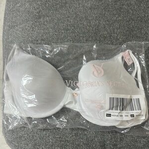 BODY BY VICTORIA
Lightly Lined Full-Coverage Bra